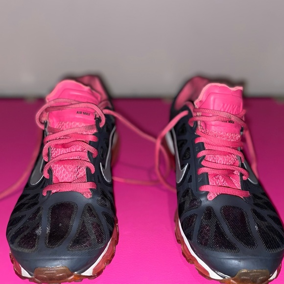 Women’s Nike Air Max - Picture 2 of 5